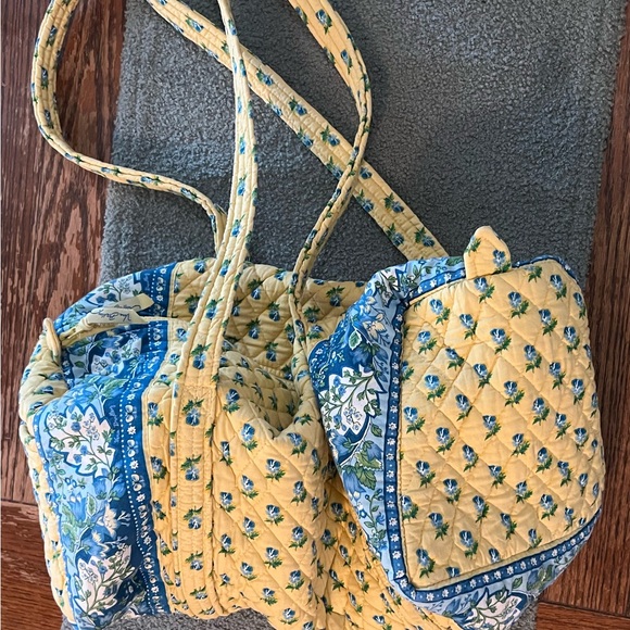 Vintage Vera Bradley retired “Catherine” Quilted Duffel Bag EUC No Flaws - Picture 3 of 11